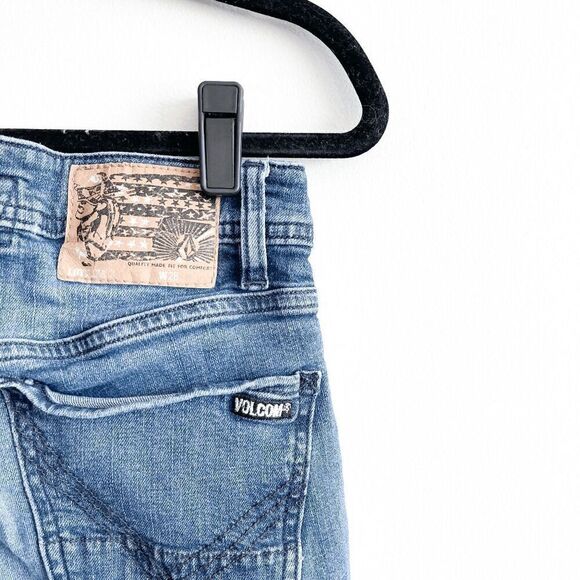 Volcom Vorta Women's Low Rise Slim Straight Stretch Denim Jeans Mid Wash Blue 28 - Picture 3 of 11